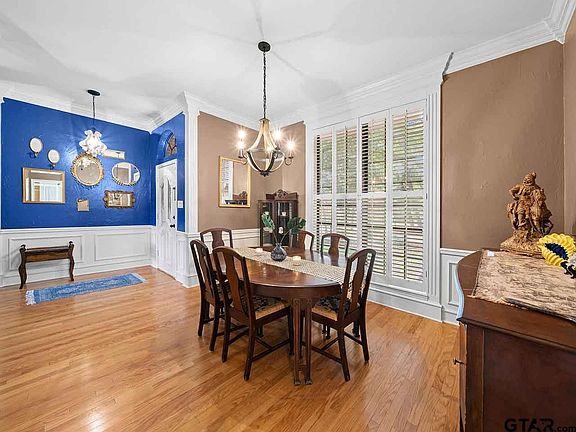 4th image of 308 Royal Cir