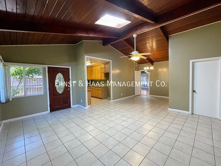 1957 San Francisco Ave #2 — Photo 5