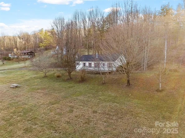 130 Fox Hill Rd, Burnsville, NC 28714