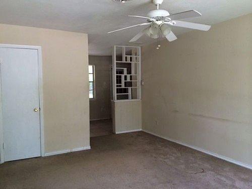 3rd image of 3045 Albany Dr