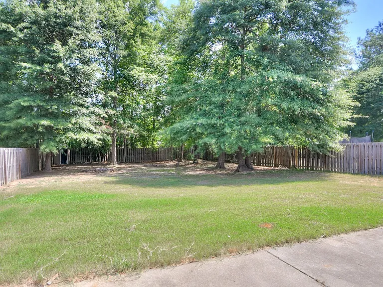 511 Sebastian Dr — Photo 5