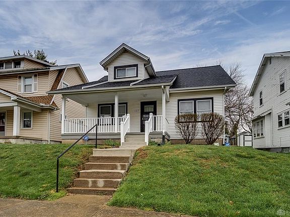 3rd image of 105 Ashwood Ave