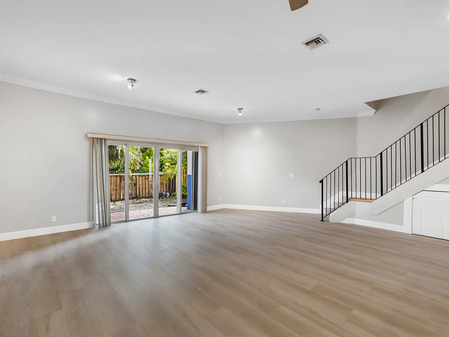 3 bed, 2000 sqft, $3,500 — Photo 4