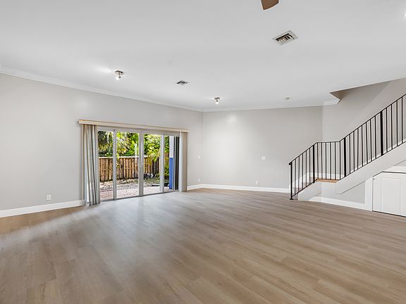 4th image of 2928 SW 18th Ter