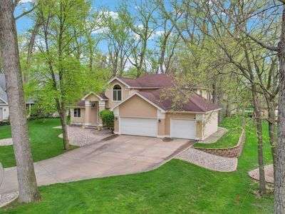 704 E Saint Andrews Cir, Dakota Dunes, SD, 57049
