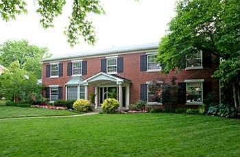 1st image of 840 S Meramec Ave