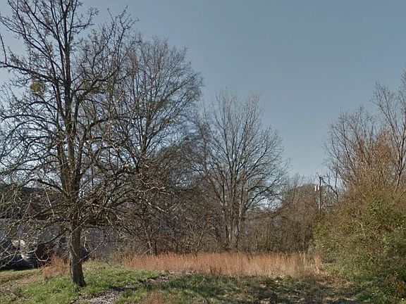 3rd image of 126 Woodman Ave