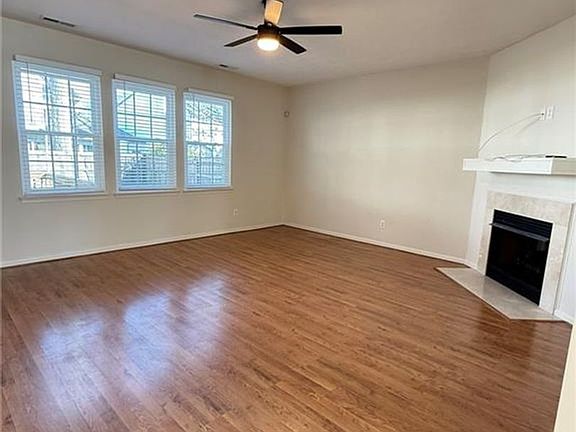 5th image of 936 Holbrook Dr