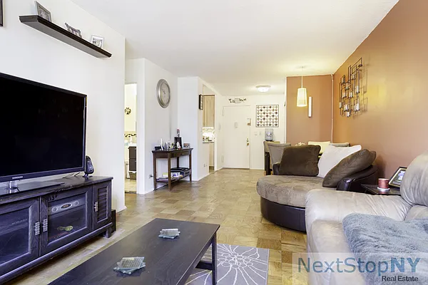 Rented by NextStopNY | media 10