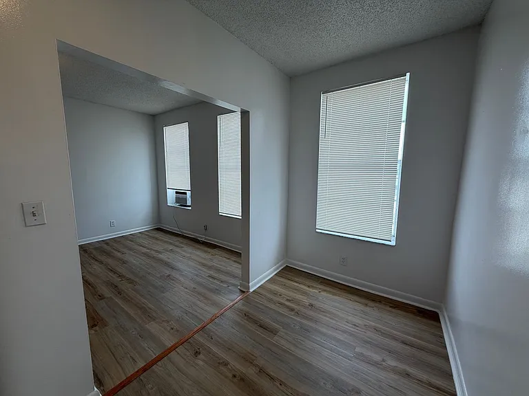 2716 S Dixie Hwy — Photo 12