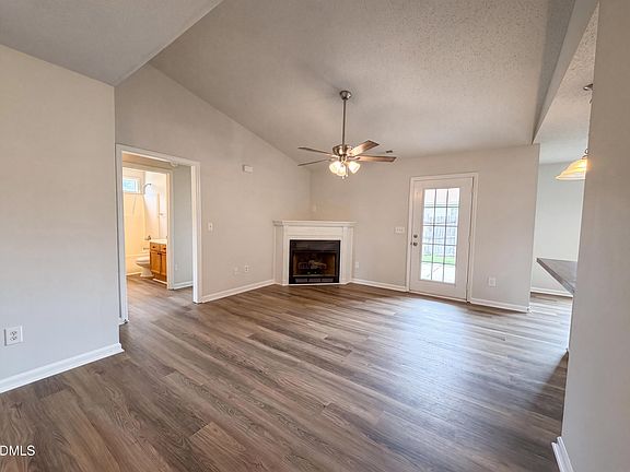 4th image of 102 Reebe Cir