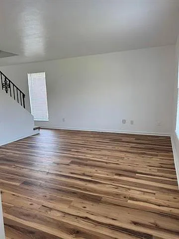 3 bed, 2.5 bath, 1700 sqft, $2,000 — Photo 2