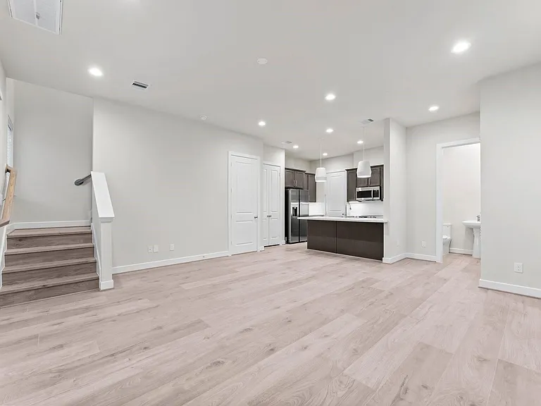 5905 Haring Ln — Photo 9