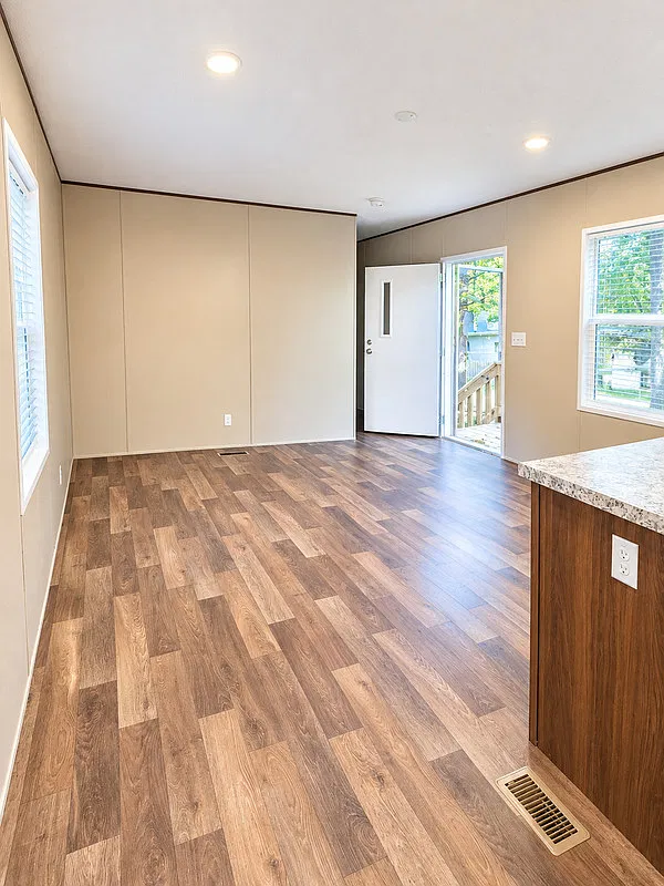 3 bed, 2.0 bath, 1000 sqft, $1,550 — Photo 3