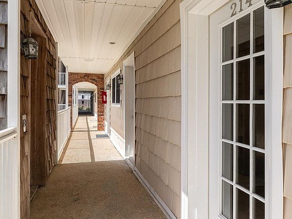 3rd image of 710 Scenic Hwy APT 214