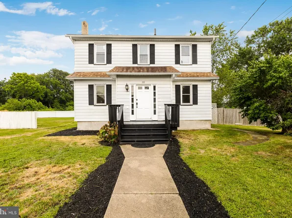 32 E Center St, Clayton, NJ 08312