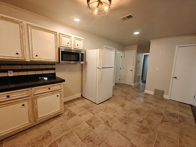 402 N Grant Ave — Photo 6
