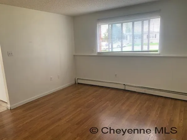 1515 Oxford Dr, Cheyenne, WY 82001