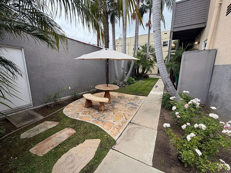 1447 Redondo Ave — Photo 21