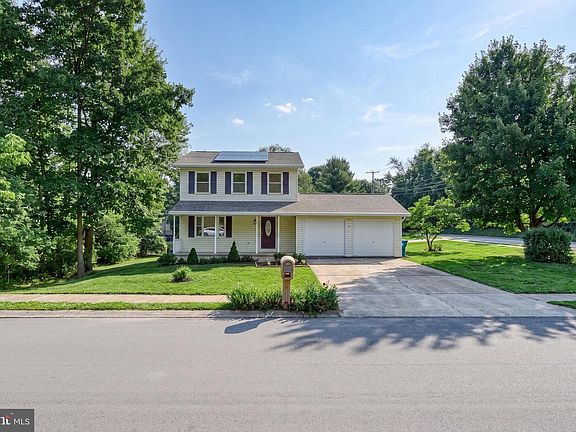 3rd image of 15 Hazel Dr