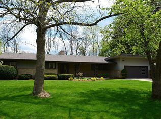 8920 N Maitland Rd, Bayside, WI 53217