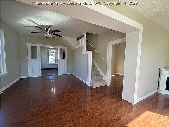 3rd image of 1123 Virginia St