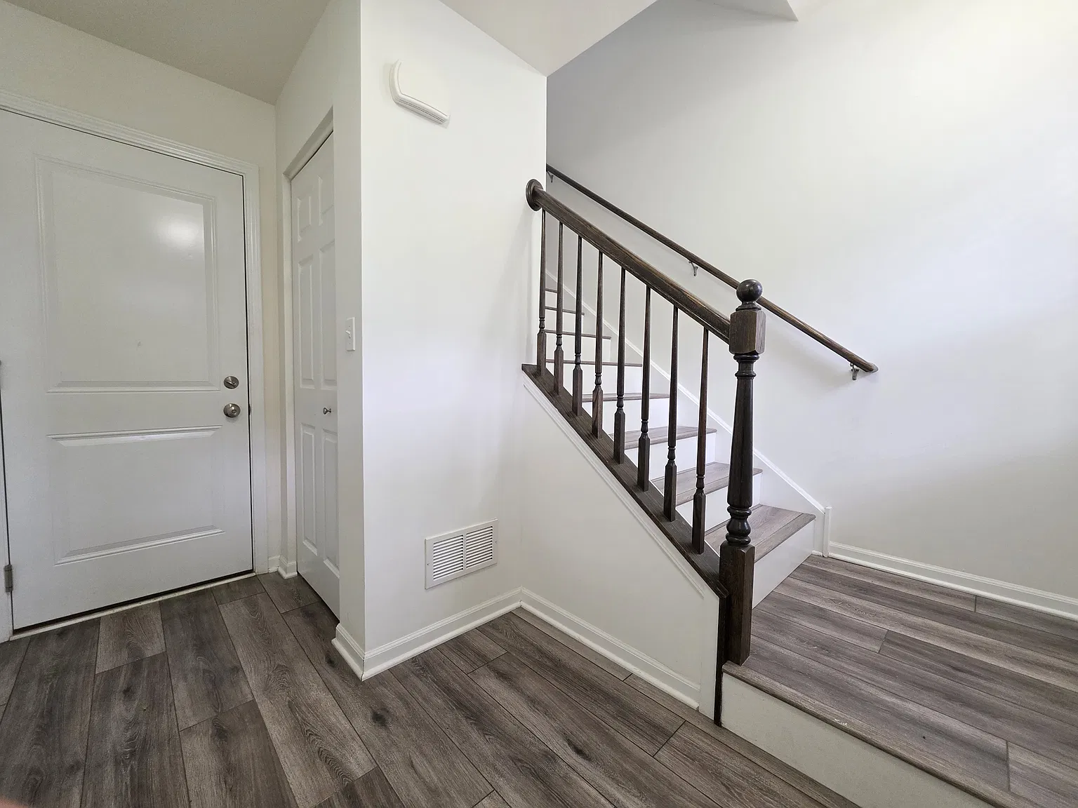 2 bed, 2.5 bath, 1650 sqft, $2,650 — Photo 2