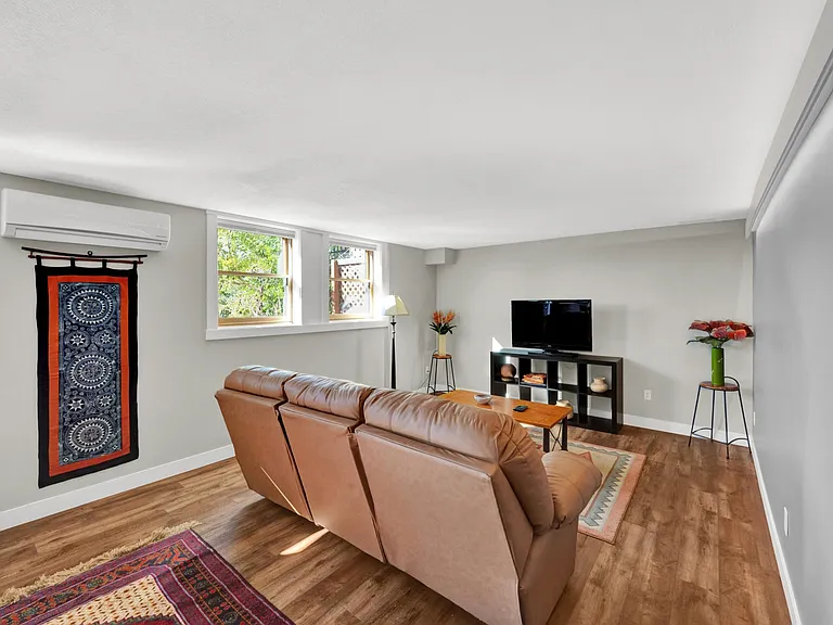 169 E 4th Ave #B — Photo 9