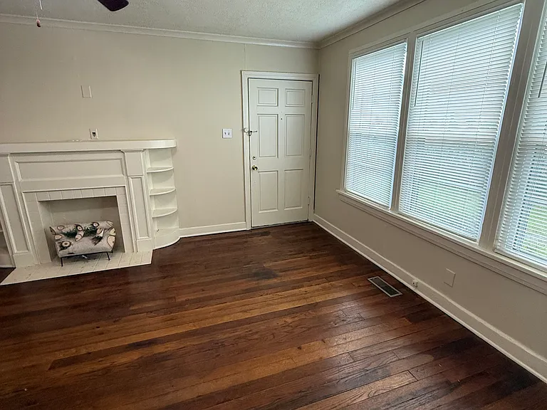 5823 Cantrell Rd — Photo 5