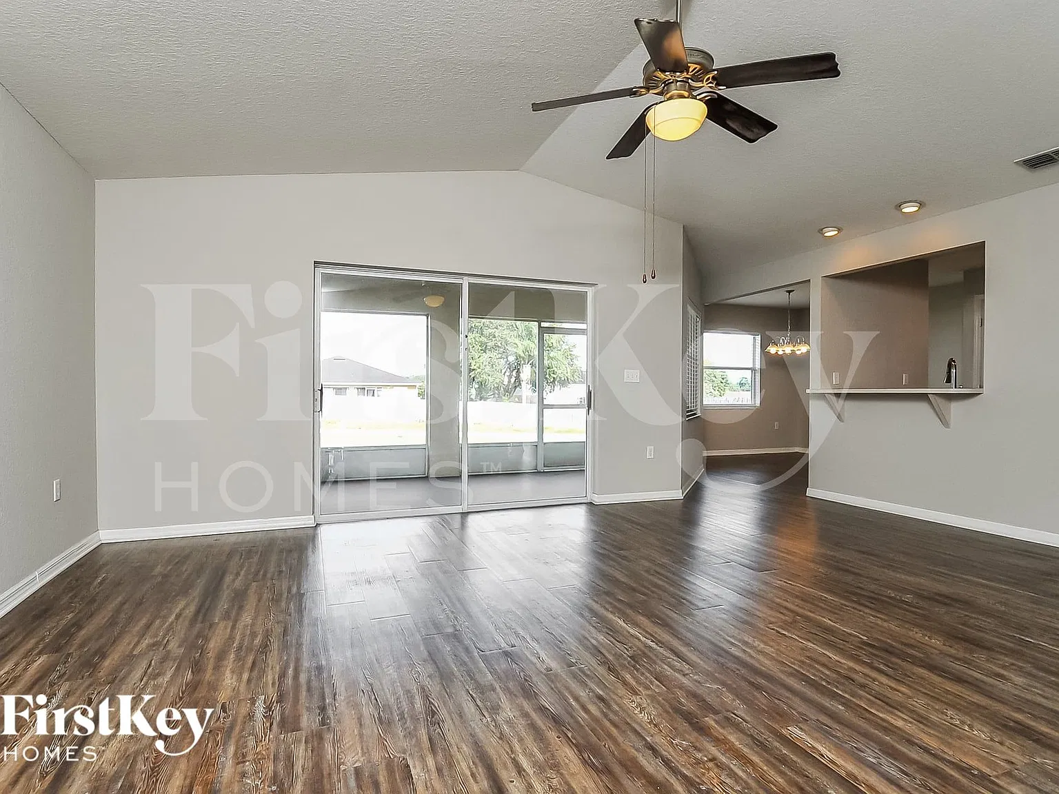 4 bed, 2.0 bath, 1689 sqft, $2,430 — Photo 2