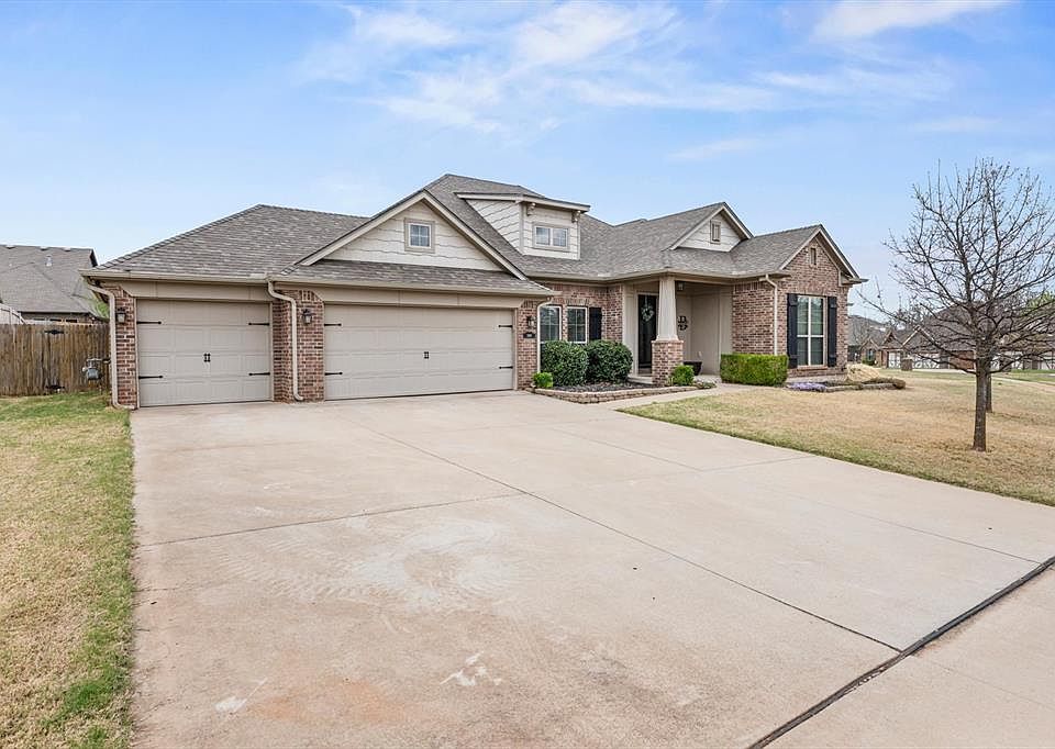 1st image of 300 Sonora Ln