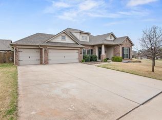 300 Sonora Ln, Norman, OK 73069