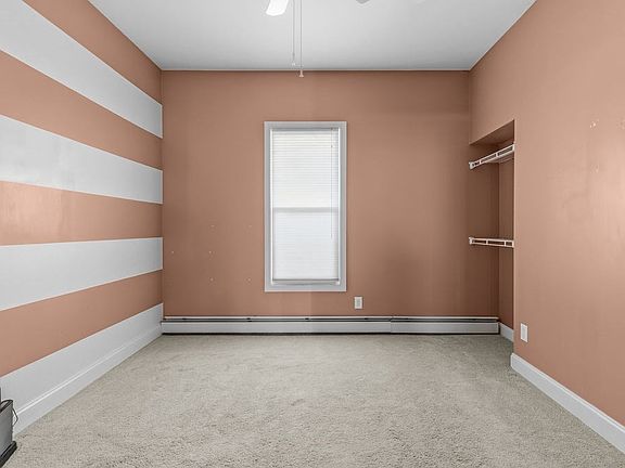5th image of 998 Middle St