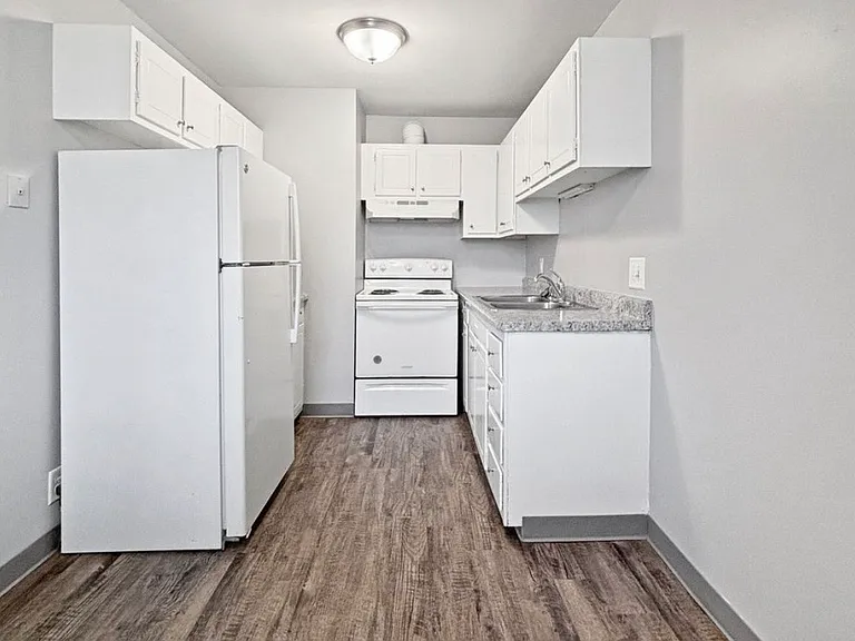 531 W 20th St #26 — Photo 5