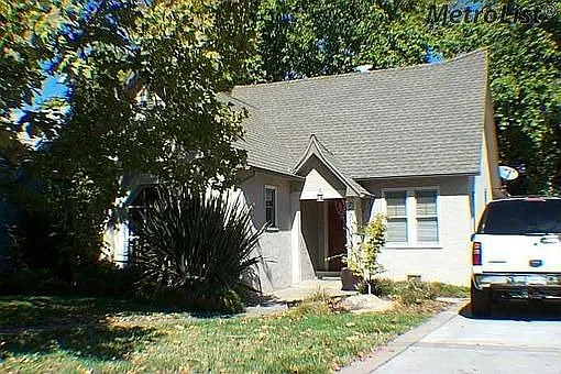 3021 10th Ave photo 1