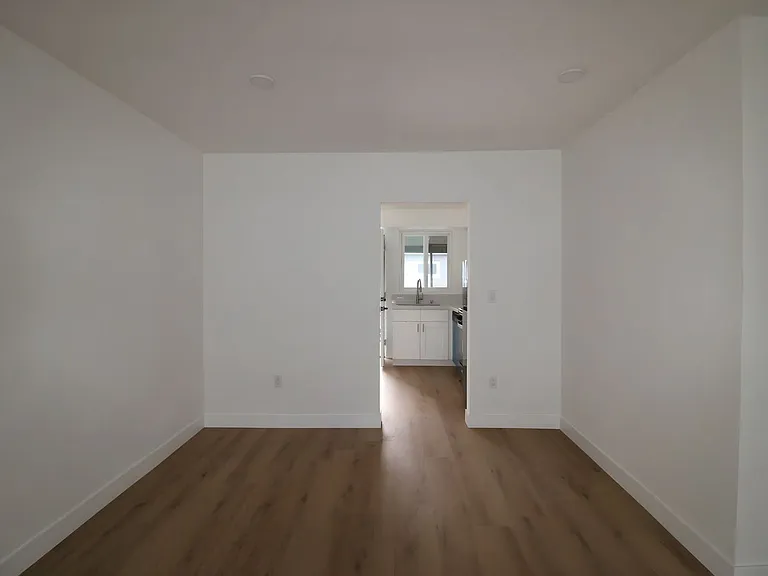 9009 Ramsgate Ave — Photo 3