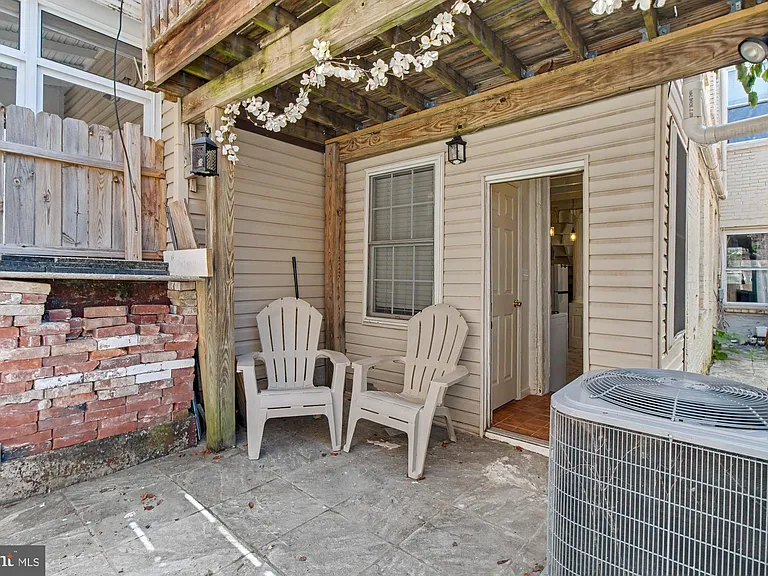 14 Poultney St — Photo 17