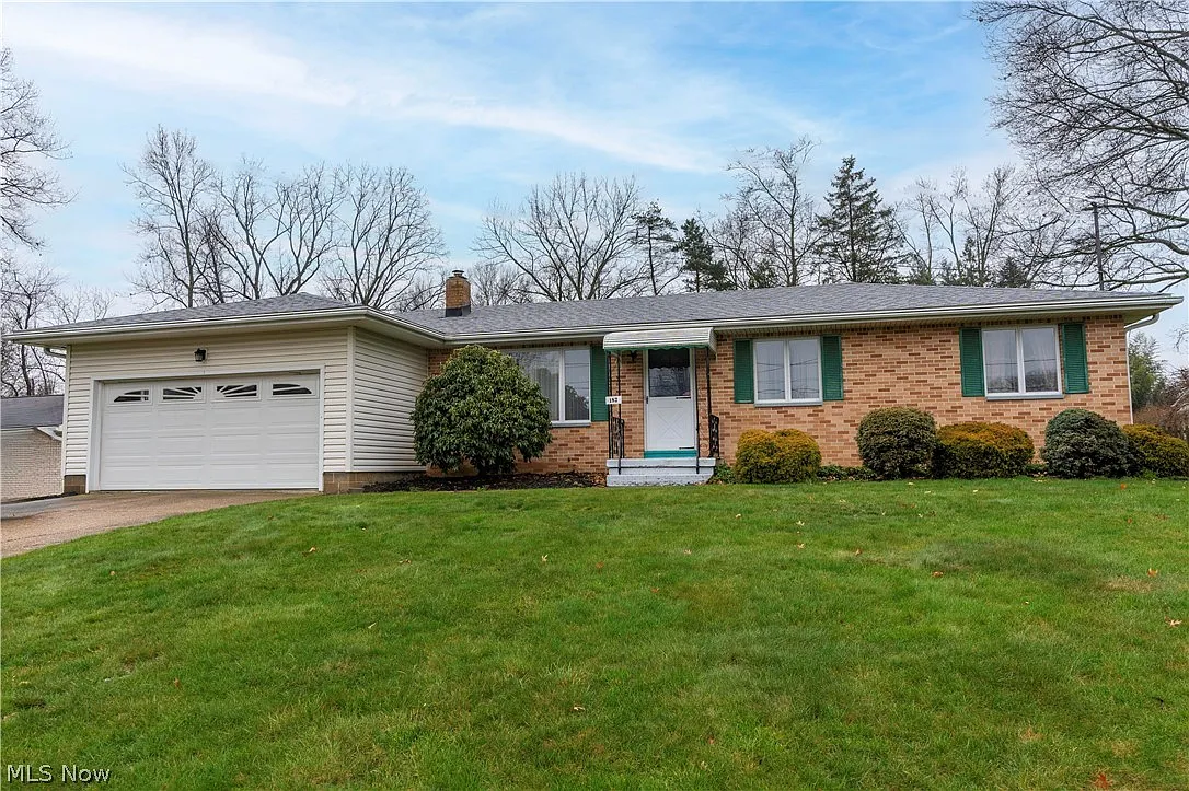 152 E Garwood Dr photo 1