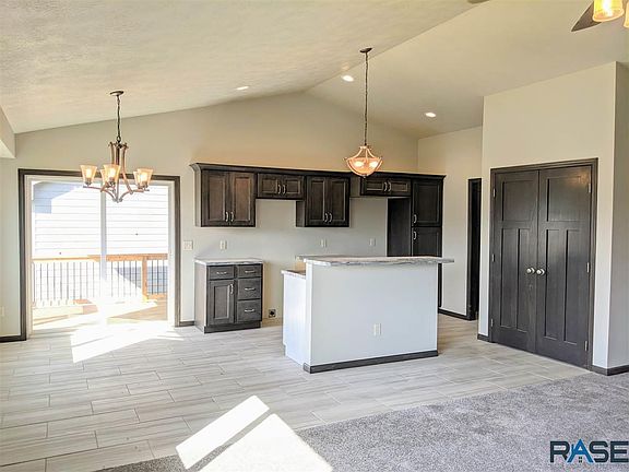 5th image of 3637 E Brewster St