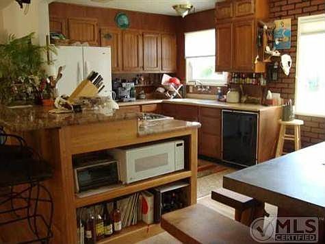5th image of 1282 McNamara Ave