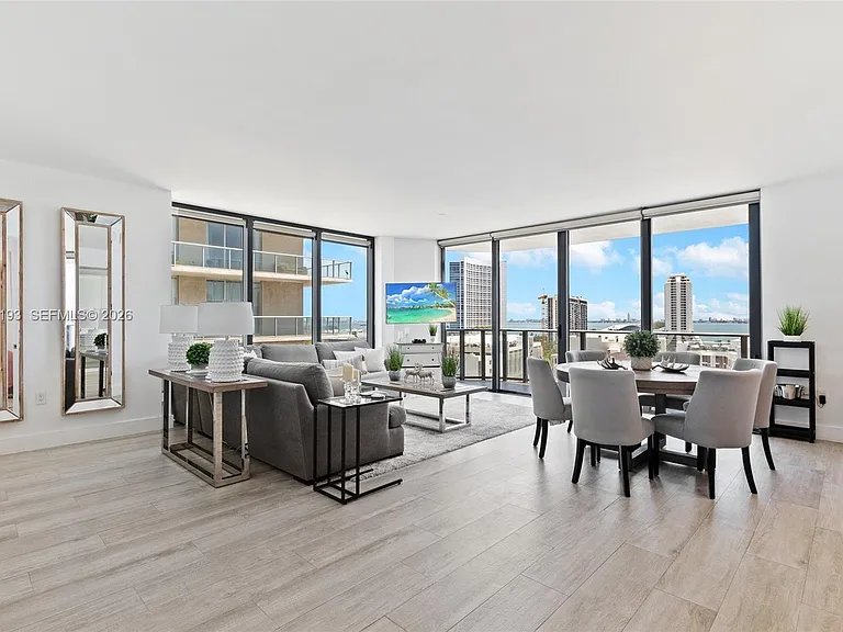 121 NE 34th St #1008 — Photo 3