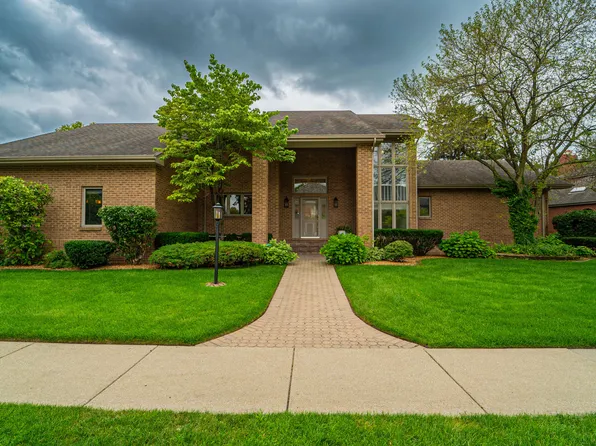 10246 Cherrywood Ln, Munster, IN 46321