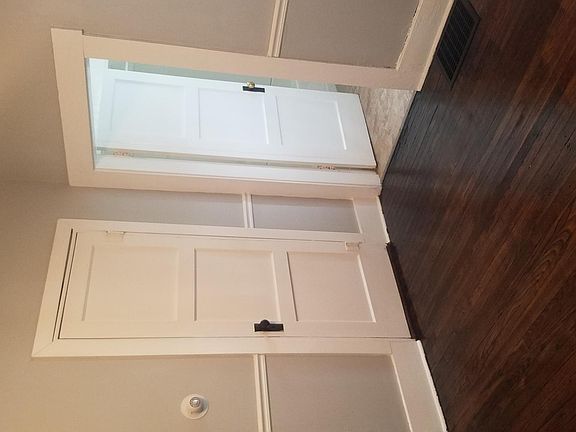 4th image of 925 Meridian St APT 1