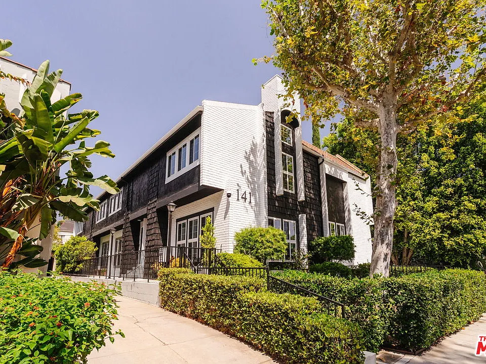 141 N Clark Dr #2