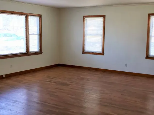 822 W 8th St, Concordia, KS 66901