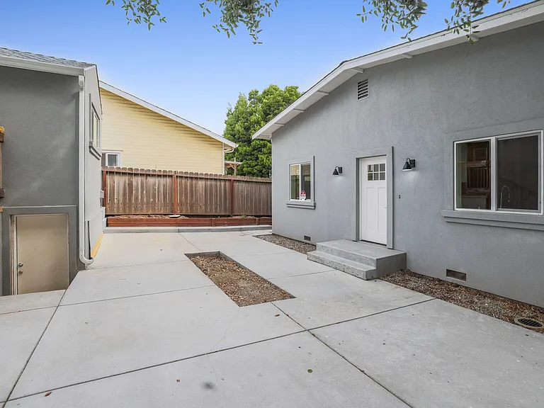 1230A Palm Ave — Photo 6