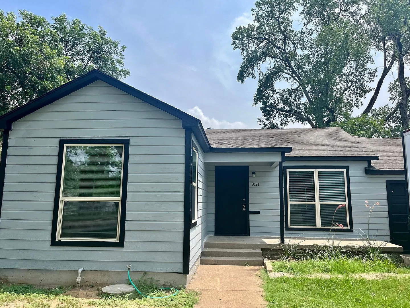 5021 Blackstone, River Oaks — Photo 1