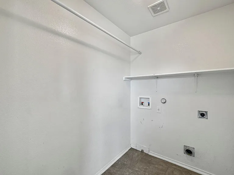 214 Briarwood Dr — Photo 28