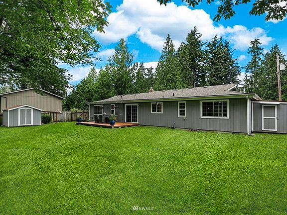 2nd image of 21205 NE 60th Pl