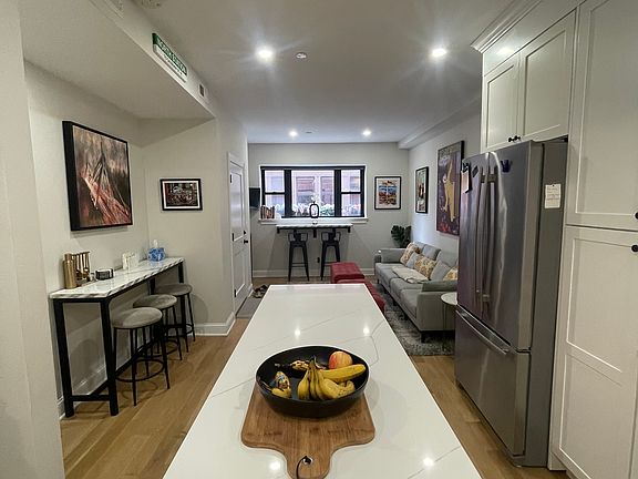3rd image of 5 Garden Ct APT 1